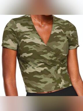 PINK Victoria’s Secret Green Camo Ultimate Wrap Top NWT